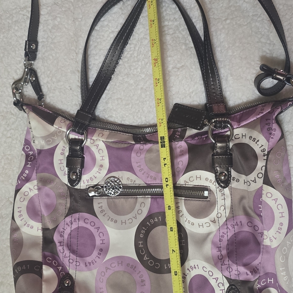 Vintage Meduim Handbag 👜 By Coach - Picture 10 of 15